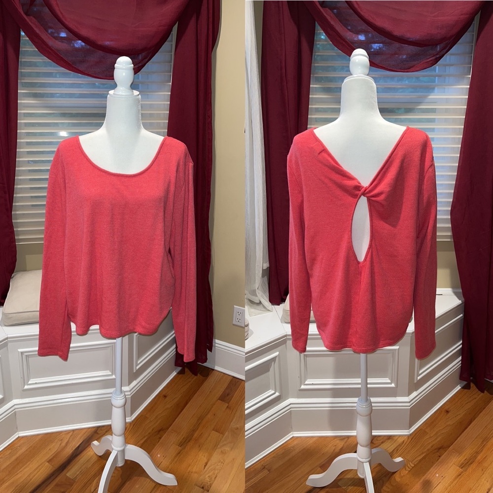 C & S Sweatshirt Sz XL twisted back